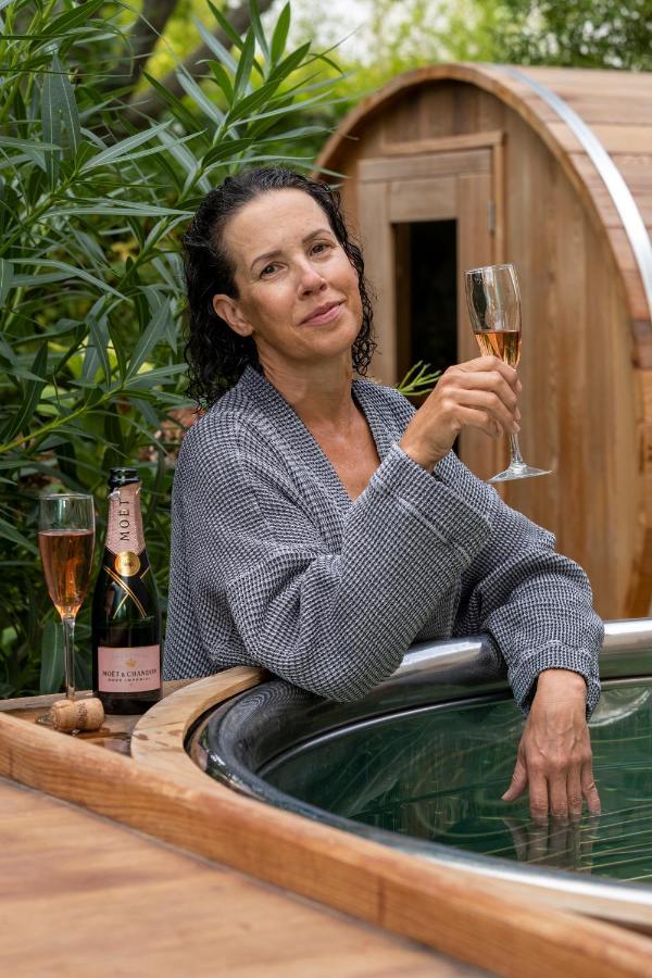 Escale Rochelaise, Gite Urbain Avec Spa Bain Nordique Et Sauna Tonneau La Rochelle  Eksteriør billede