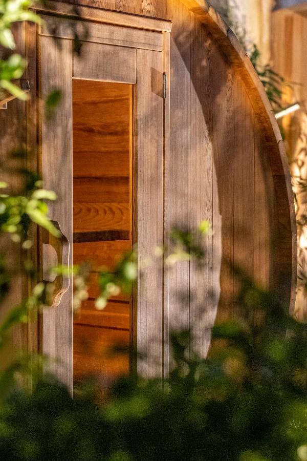 Escale Rochelaise, Gite Urbain Avec Spa Bain Nordique Et Sauna Tonneau La Rochelle  Eksteriør billede