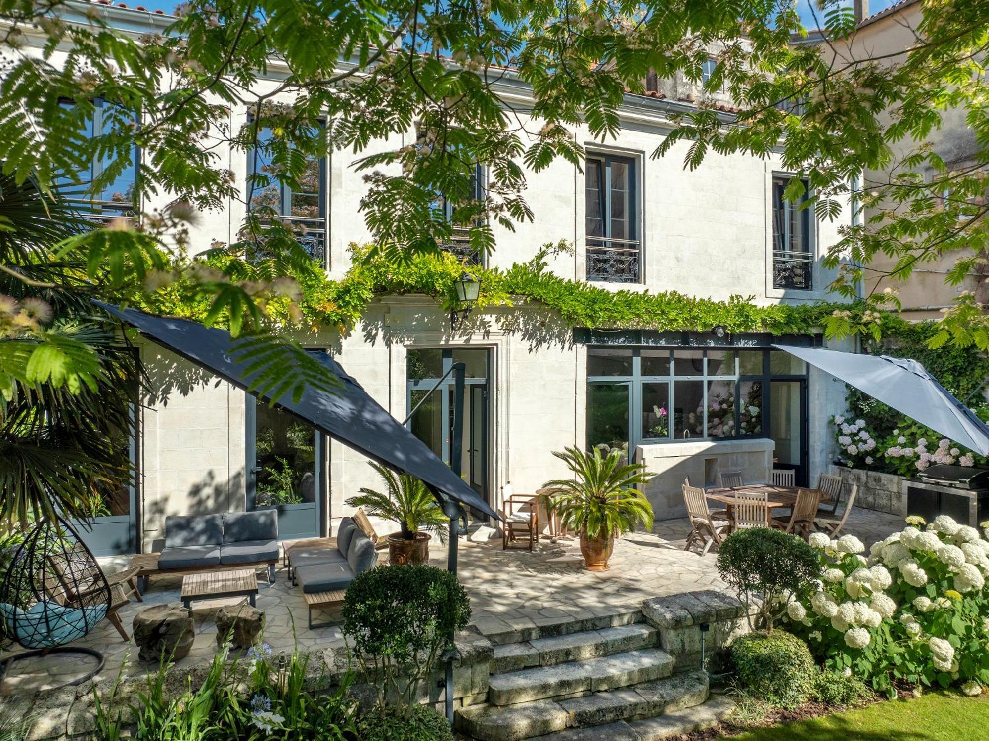 Escale Rochelaise, Gite Urbain Avec Spa Bain Nordique Et Sauna Tonneau La Rochelle  Eksteriør billede