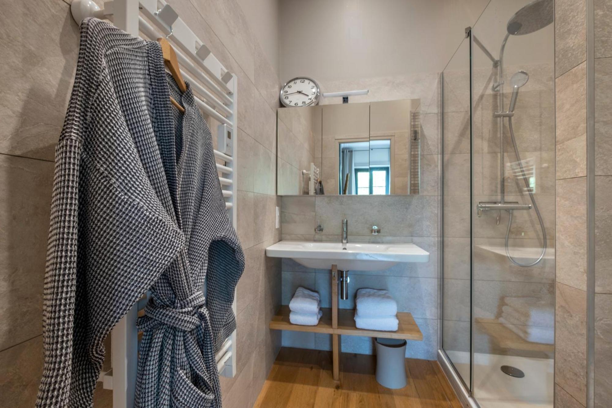 Escale Rochelaise, Gite Urbain Avec Spa Bain Nordique Et Sauna Tonneau La Rochelle  Eksteriør billede