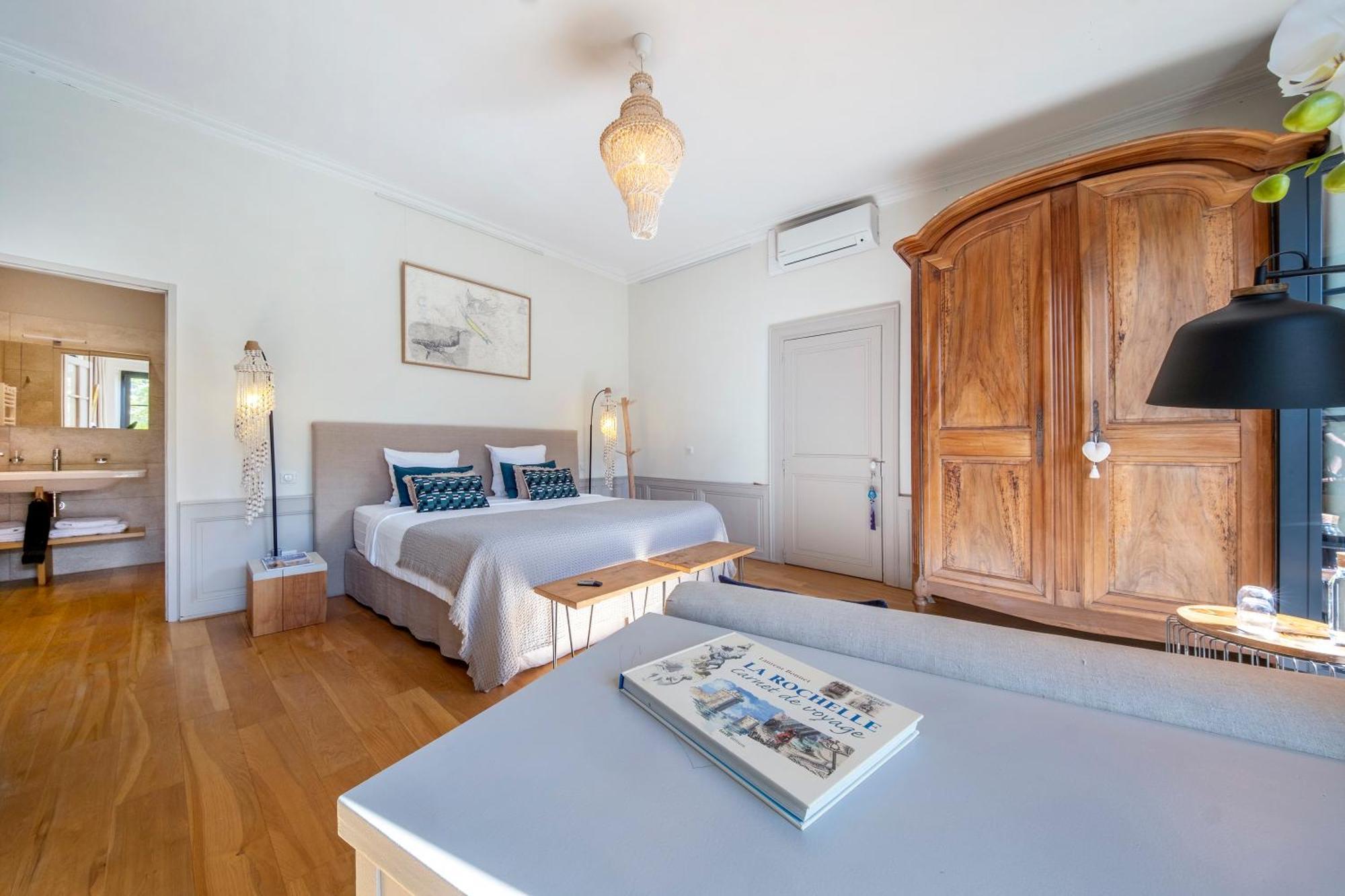 Escale Rochelaise, Gite Urbain Avec Spa Bain Nordique Et Sauna Tonneau La Rochelle  Eksteriør billede